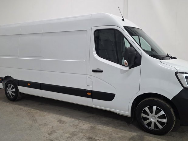 Renault Master RENAULT MASTER LWB DIESEL FWD LM35dCi 135 Business+ Medium Roof Van 5