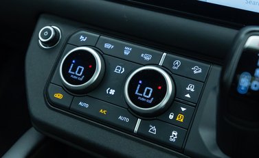 Land Rover Defender 90 V8 P525 URBAN 23