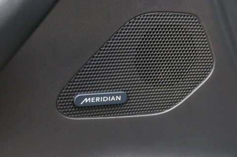 Jaguar F-Pace 2.0 F-Pace Chequered Flag AWD Auto 4WD 5dr 25