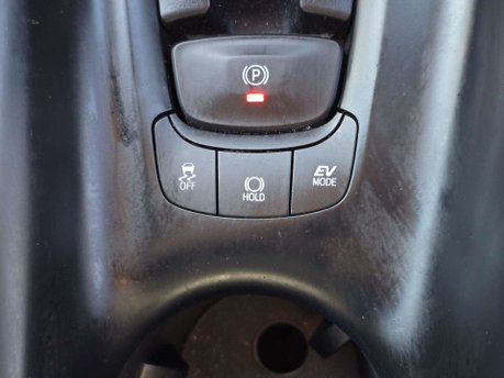 Toyota C-HR 1.8 VVT-h Icon SUV 5dr Petrol Hybrid CVT Euro 6 (s/s) (122 ps) 28