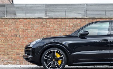 Porsche Cayenne Turbo S E-Hybrid 37