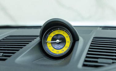 Porsche 911 Targa 4 GTS (992) 24