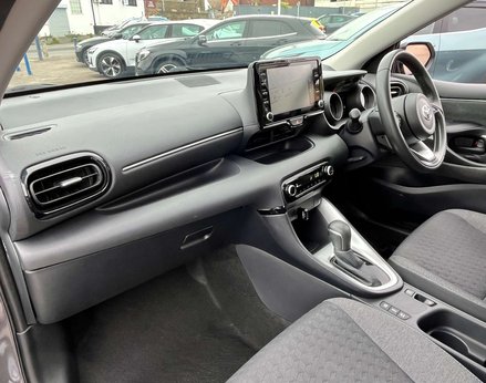 Toyota Yaris 1.5 Yaris Design HEV CVT 5dr 17