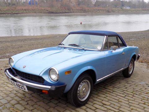 Fiat 124 Spider CS 1800 51