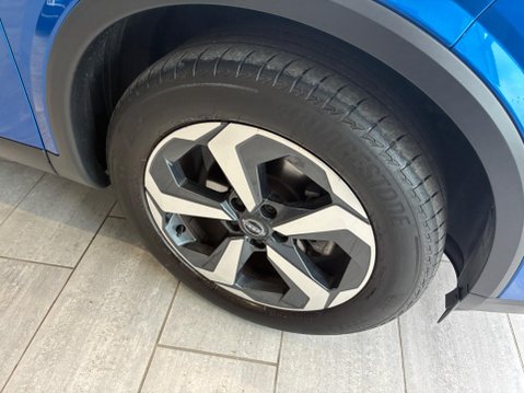 Nissan Qashqai 1.3 DIG-T MHEV N-Connecta XTRON Euro 6 (s/s) 5dr 11