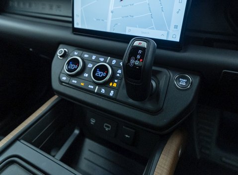 Land Rover Defender 110 D300 X 19