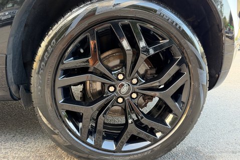 Land Rover Range Rover Evoque R-DYNAMIC HSE MHEV -TRIPLE BLACK - PAN ROOF - ONE OWNER -MERIDIAN -VATQ 72