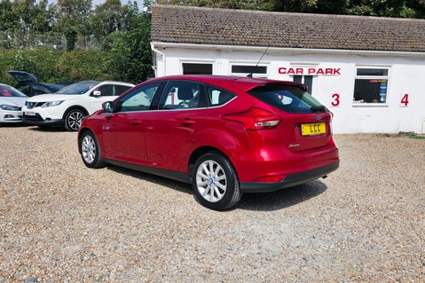 Ford Focus TITANIUM…1 FORMER KEEPER,11 SERVICES,SAT NAV,CLIMATE CONTROL 7