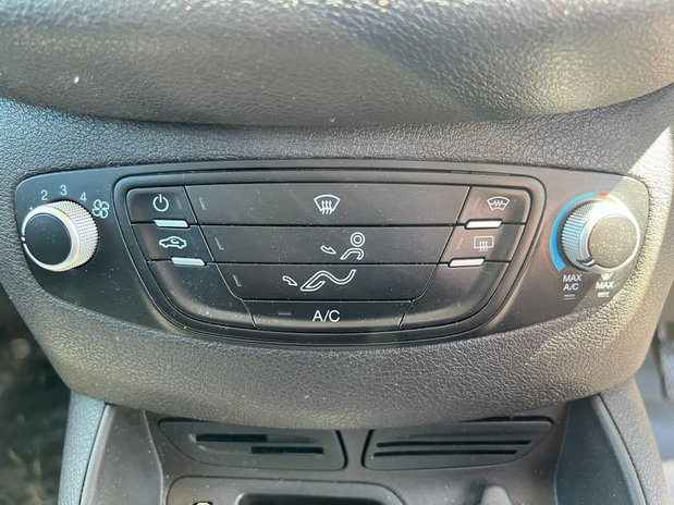 Ford Transit Courier SWB L1H1 (SOLD) Low Roof Sport Air Con Alloys Sensors EURO 6 NO VAT 29