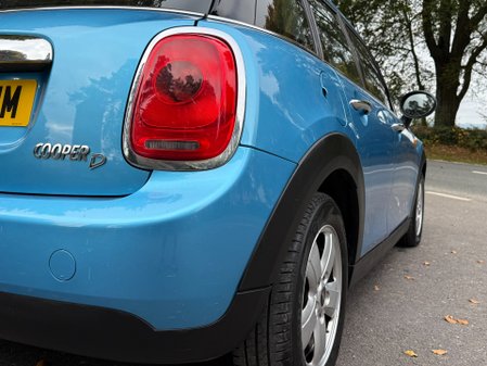 Mini Hatch COOPER D 19