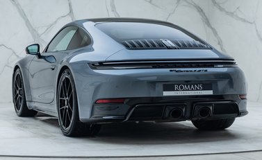Porsche 911 Carrera 4 GTS (992.2) 12
