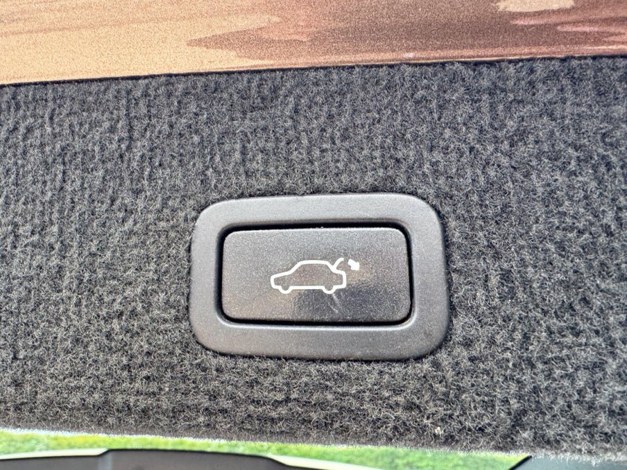 2015 Volvo V70 — image 37
