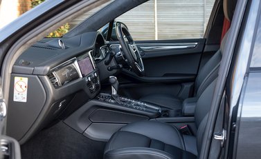Porsche Macan Turbo 16