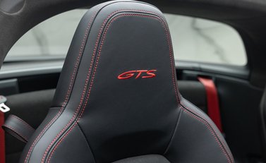 Porsche 911 Targa 4 GTS (992) 18
