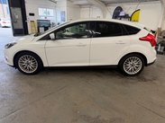 Ford Focus 1.0T EcoBoost Zetec Navigator Euro 5 (s/s) 5dr 5