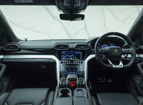 Lamborghini Urus 16