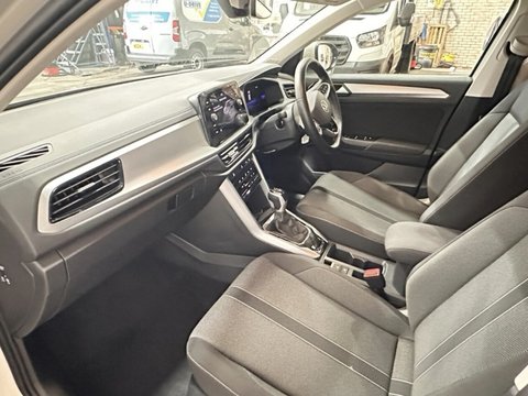 Volkswagen T-Roc LIFE TSI DSG 12