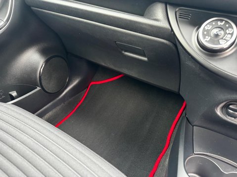 Toyota Yaris VVT-I DESIGN 51