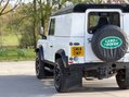 Land Rover Defender 2.2 Defender 90 Hard Top TD 4WD 5dr 10