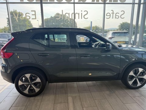 Volvo XC40 2.0 B4 MHEV Plus Dark DCT Auto Euro 6 (s/s) 5dr 6