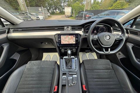 Volkswagen Passat GT TSI EVO DSG - PANORAMIC SUNROOF -19 INCH ALLOYS - ONE OWNER 14