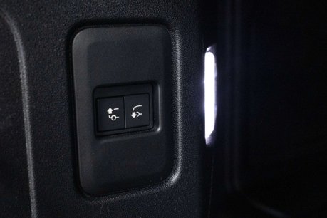 Land Rover Defender 3.0 Defender XS Edition D MHEV A 4WD 5dr 11