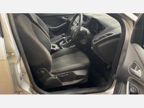 Ford Focus 1.0T EcoBoost Titanium Euro 5 (s/s) 5dr 5