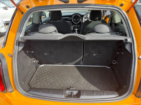 Mini Hatch 1.5 Cooper Euro 6 (s/s) 3dr 21