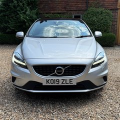 Volvo V40 T3 R-DESIGN EDITION 1
