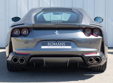 Ferrari 812 Superfast 5