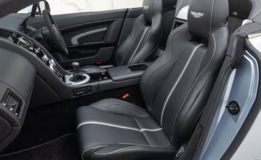Aston Martin V12 Vantage S ROADSTER 22