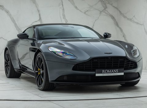 Aston Martin DB11 V8 9