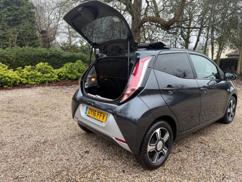 Toyota Aygo 1.0 VVT-i x-clusiv Euro 6 5dr 9