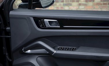 Porsche Cayenne Turbo 22