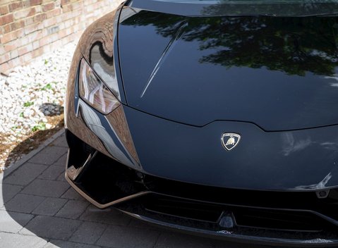 Lamborghini Huracan LP640-4 Performante 19