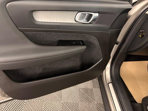 Volvo XC40 1.5h T5 Twin Engine Recharge 10.7kWh Inscription Pro Auto Euro 6 (s/s) 5dr 31