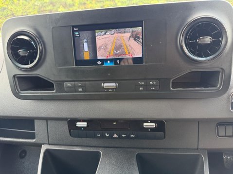 Mercedes-Benz Sprinter 2.0 319 CDI HD Premium Panel Van 5dr Diesel G-Tronic RWD L2 H2 Euro 6 (s/s) 13