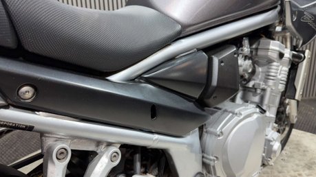 Suzuki Bandit GSF 650 2009 ONLY 13K NEW MOT JUST SERVICED A2 650CC 22