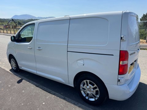 Vauxhall Vivaro 1.5 Vivaro F2700 Sportive S/S 6