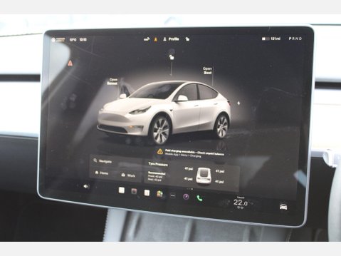 Tesla Model Y LONG RANGE AWD 3