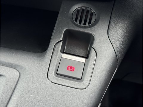 Peugeot Partner 800 100kW 50kWh Professional Premium + Van Auto 24