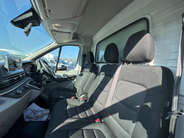 Maxus Deliver 9 Luton LWB [SOLD MT] L3 Air Con Tail Lift EURO 6 SELECT 14