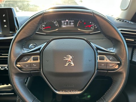 Peugeot 2008 1.2 PureTech Allure Euro 6 (s/s) 5dr 17