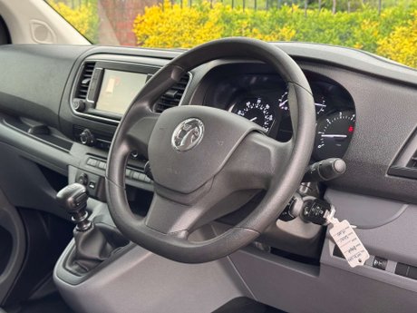 Vauxhall Vivaro 1.5 Vivaro 2700 Sportive S/S 25