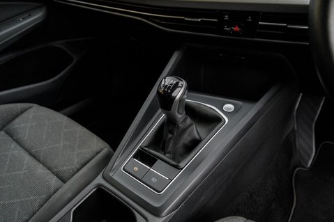 Volkswagen Golf LIFE TSI 38