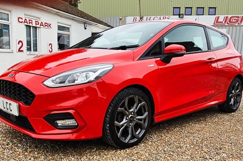 Ford Fiesta ST-LINE LOOK! 1 OWNER! 6 SERVICES.. APPLE CARPLAY.. STUNNING EXAMPLE 4