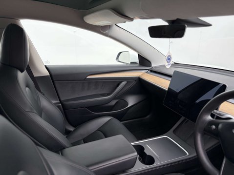 Tesla Model 3 Model 3 Performance AWD 4WD 4dr 17