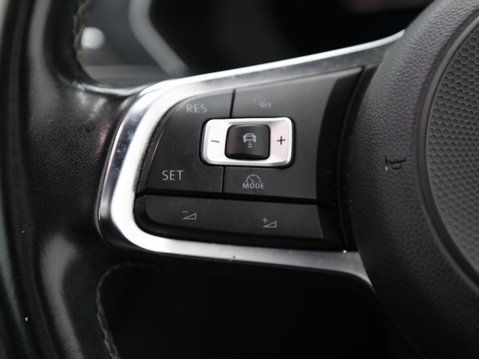 Volkswagen Tiguan 2.0 TDI BlueMotion Tech R-Line DSG Euro 6 (s/s) 5dr 11