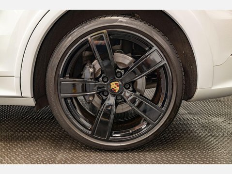 Porsche Cayenne 3.0 V6 E-Hybrid 17.9kWh Platinum Edition TiptronicS 4WD Euro 6 (s/s) 5dr (3 10