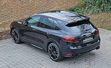 Porsche Cayenne GTS 8